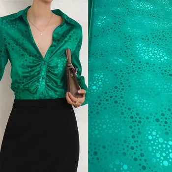 Новое весенне-летнее шоу 2023 года с той же зеленой точкой вспышки Модная шелковая ткань, легкая дизайнерская ткань-рубашка в роскошном стиле