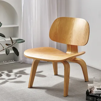 Скандинавский современный минималистичный стул для чтения со спинкой для маленькой квартиры современный дизайнерский шезлонг из массива дерева 2022 г.